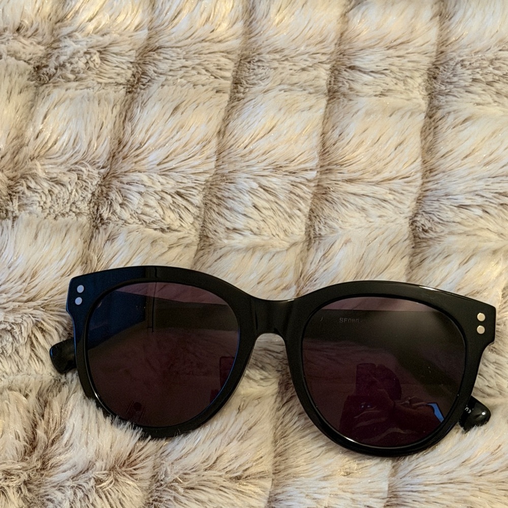 Italic Black Cat- eye style sunglasses, EUC